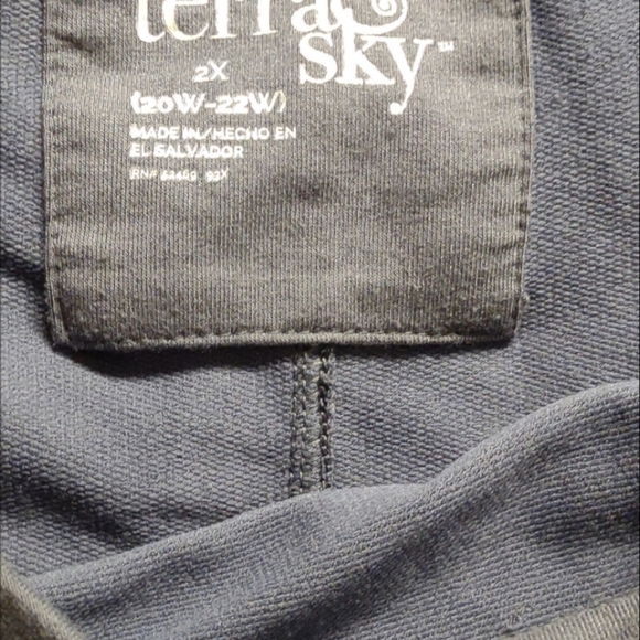 Top - Picture 2 of 2